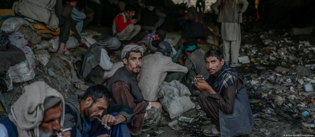 مسئولان محلی طالبان در ولایت هرات می‌گویند که ۴۷ نفر معتاد به مواد مخدر در اثر سرمای شدید زمستان جان باخته اند. افغانستان در این روزها شاهد موج سرمای شدید زمستانی است.