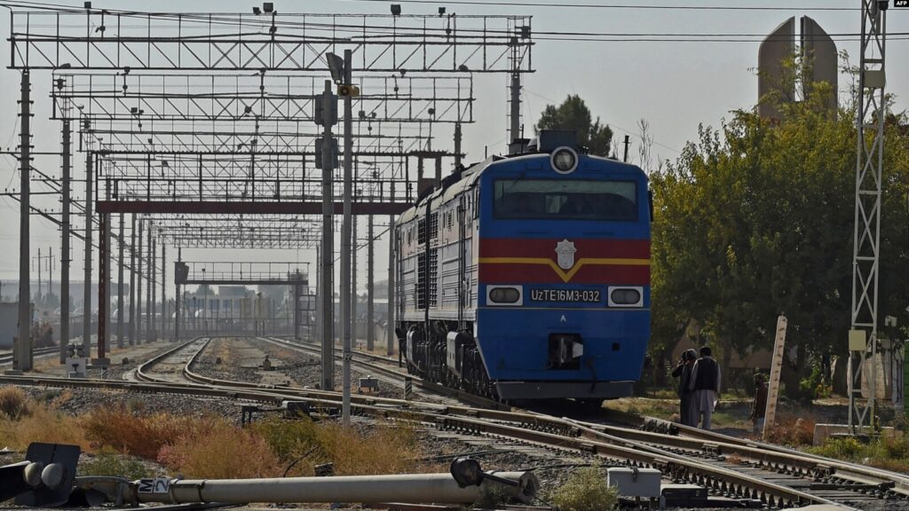 انتقال اموال تجارتی از طریق خط آهن اوزبیکستان به افغانستان از سر گرفته می‌شود